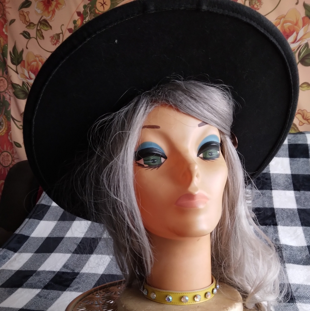 Woman's flat hat